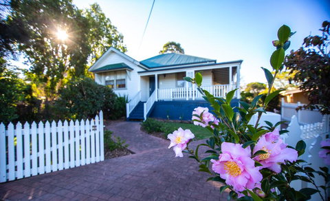 Queen Bee Cottage, Milton - Accommodation Mooloolaba 0