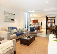Quiet Family Home With Garden Courtyard Near Cafes - Accommodation Mooloolaba