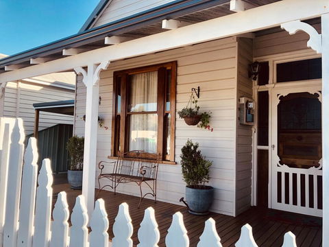 Railway Cottage - Accommodation Mooloolaba 1