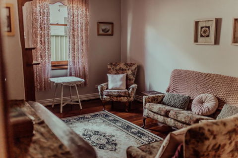 Railway Cottage - Accommodation Mooloolaba 2