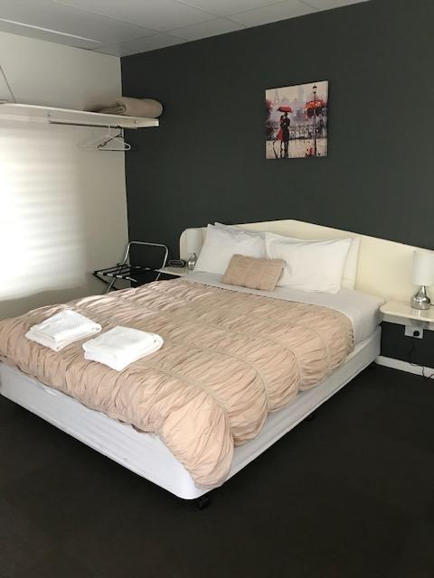 RAILWAY HOTEL MOTEL - Accommodation Mooloolaba 3