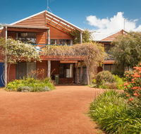Rainbow House - Accommodation Mooloolaba