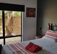 Red Ochre - Large 1BR with Private Courtyard - Accommodation Mooloolaba