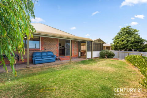 Reef & Vines Port Noarlunga - Accommodation Mooloolaba 2