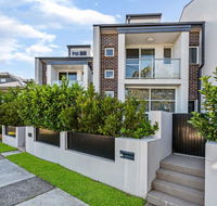 Relax in a Spacious  Modern Townhouse in Asquith - Accommodation Mooloolaba