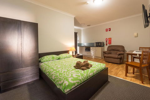 Rhodeside Lodge - Accommodation Mooloolaba 0