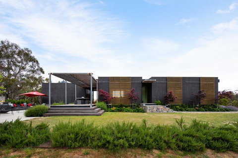 Ridge House - Accommodation Mooloolaba 0