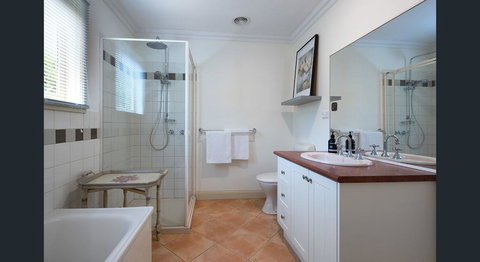 Roalies Farm House - Accommodation Mooloolaba 2