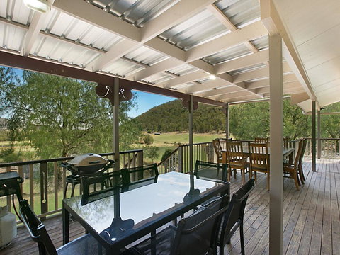 Rosa House In Broke, 4br House In Walking Distance To Cellar Doors - Accommodation Mooloolaba 0