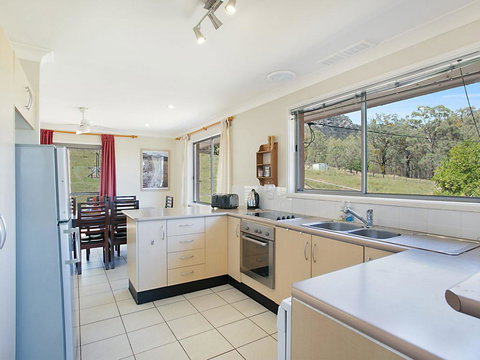 Rosamund House In Broke, 4br House In Walking Distance To Cellar Doors - Accommodation Mooloolaba 2