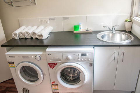 Russell Falls Holiday Cottages - Accommodation Mooloolaba 1