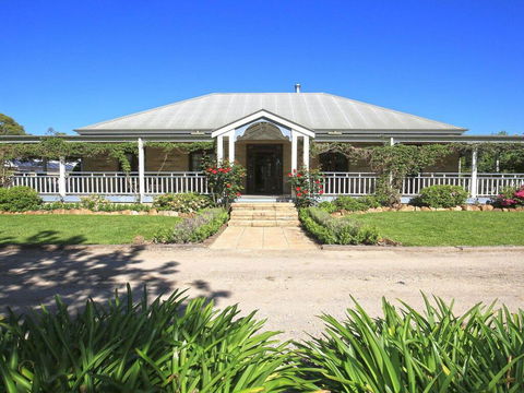 Sarnia - Period Home In Garden Oasis With Pool - Accommodation Mooloolaba 0