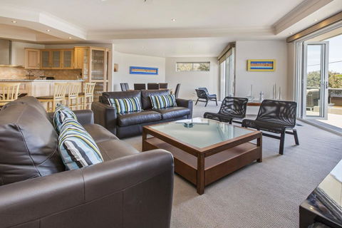 SEA GRANGE - MORNINGTON - Accommodation Mooloolaba 3