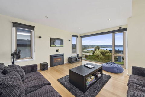 SEA SPECTACULAR - Seconds From The Beach! - Accommodation Mooloolaba 2