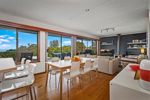 SEA URCHIN - Beautiful Skenes Creek Home - Accommodation Mooloolaba 0