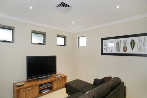 Seal 4 Bedroom House By Shoalwater Executive Homes - Accommodation Mooloolaba 2