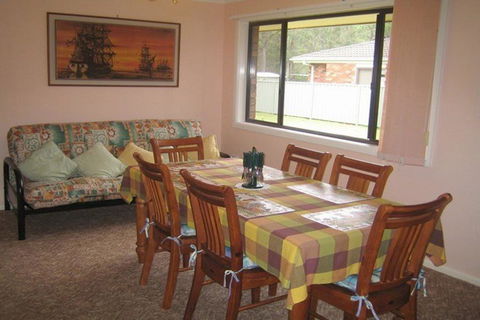 SEASCAPE In NARRAWALLEE - Accommodation Mooloolaba 3