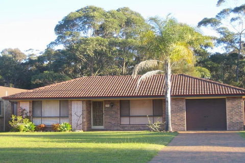 SEASCAPE In NARRAWALLEE - Accommodation Mooloolaba 0