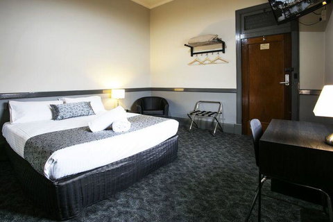 Shenanigans At The Imperial - Accommodation Mooloolaba 3