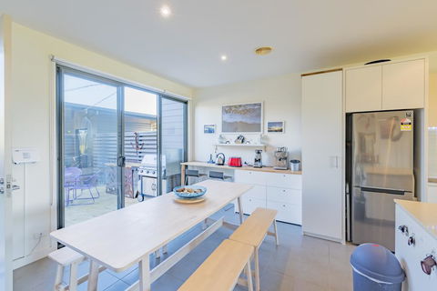 Shore To Relax - Family Or Corporate Bookings Only - Accommodation Mooloolaba 0