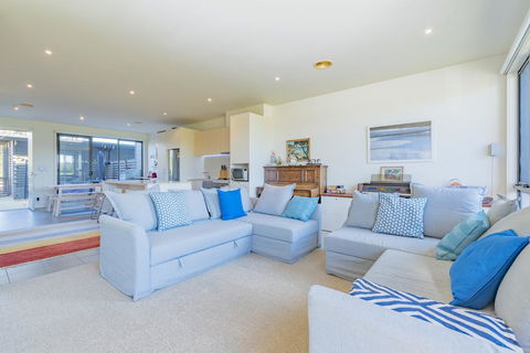 Shore To Relax - Family Or Corporate Bookings Only - Accommodation Mooloolaba 1