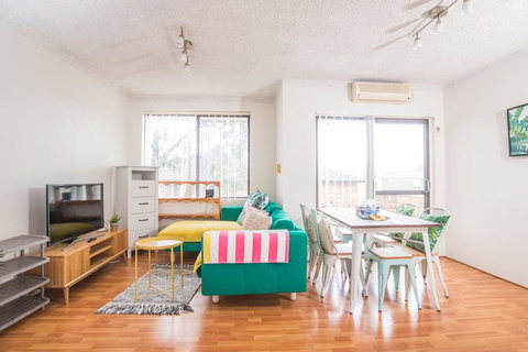 SIMPLE COMFORT! 2bed1bath Unit In Meadowbank - Accommodation Mooloolaba 0