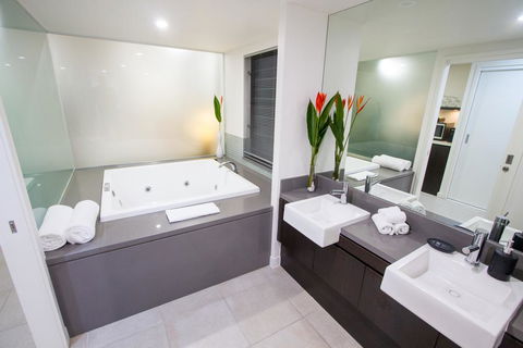 Solitudes Studio @ Sea Temple - Accommodation Mooloolaba 2
