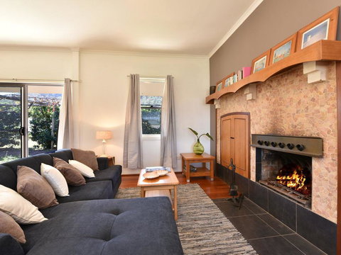 Somerville Wines Farmstay In Broke, Super Cute House On Working Farm. Walk For Miles. - Accommodation Mooloolaba 0