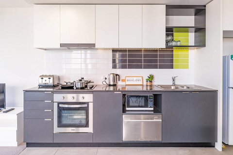 Spacious Docklands 2 Bedroom 2 Bathroom Apartment - Accommodation Mooloolaba 2