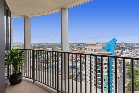 SPIRE - Fast Internet Monthly Stays W Carpark - Accommodation Mooloolaba 3