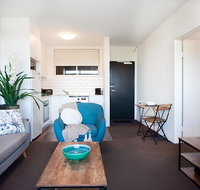 Sprawling City Views and Balcony in Cosy Apartment - Accommodation Mooloolaba