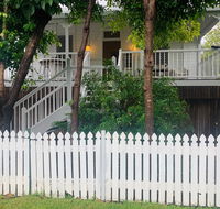 Stranded in Oz Stay in Relaxing Environment FREE WIFI NETFLIX POOL AIR CON - Accommodation Mooloolaba