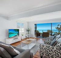 Stunning Family Escape on the Point With Bay Views - Accommodation Mooloolaba