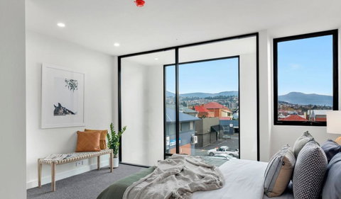 Stylish Townhouse - Accommodation Mooloolaba 1