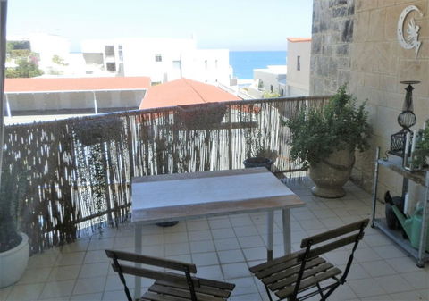 Sun, Sand, Sea And Salty Kisses Cottesloe Beach House - Accommodation Mooloolaba 3