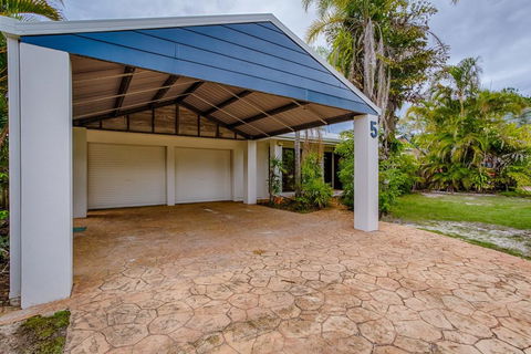 Sunyata Beach House - Rainbow Beach, Beachside Escape With A Pool, Pet Friendly And Wi-Fi - Accommodation Mooloolaba 3