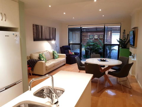 The Artisan - 3BR House In The City - Accommodation Mooloolaba 0