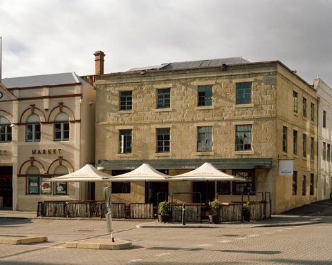 Moss Hotel - Accommodation Mooloolaba 0