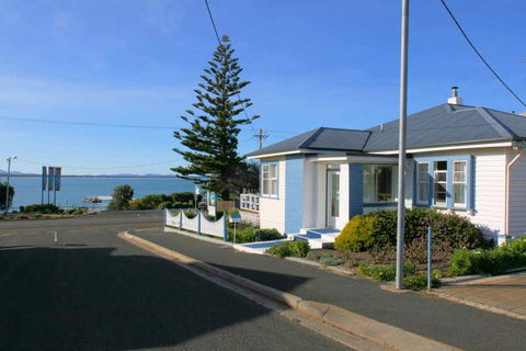 Freycinet Waters - Accommodation Mooloolaba 0