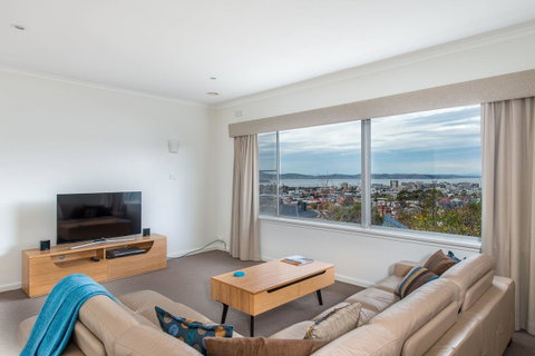 City Lights - Accommodation Mooloolaba 7