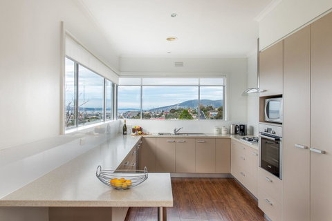 City Lights - Accommodation Mooloolaba 8