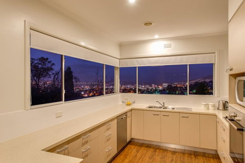 City Lights - Accommodation Mooloolaba 0