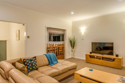 City Lights - Accommodation Mooloolaba 6