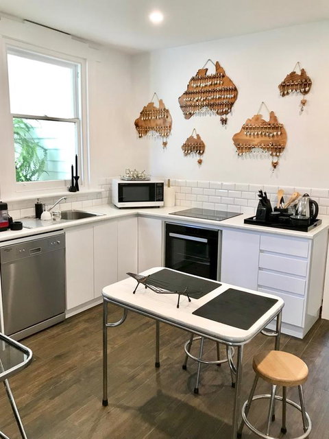 Devine Stays - Rupert #1 NOHO Art Apartment - Accommodation Mooloolaba 8