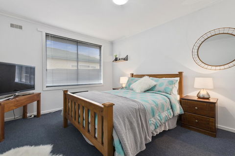 Elkie Villa - 2 Bedroom Unit - Burnie - Accommodation Mooloolaba 1