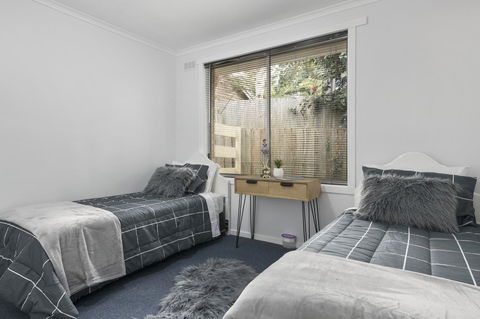 Elkie Villa - 2 Bedroom Unit - Burnie - Accommodation Mooloolaba 2