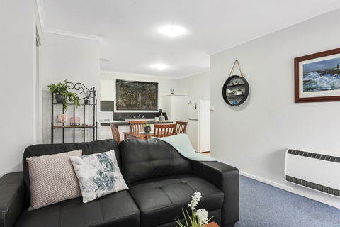 Elkie Villa - 2 Bedroom Unit - Burnie - Accommodation Mooloolaba 4