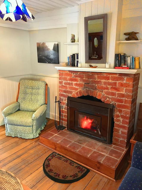 Platypus Playground Riverside Cottage - Accommodation Mooloolaba 6