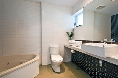 Lorne Bay View Motel - Accommodation Mooloolaba 6