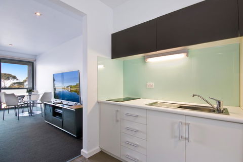 Lorne Bay View Motel - Accommodation Mooloolaba 1